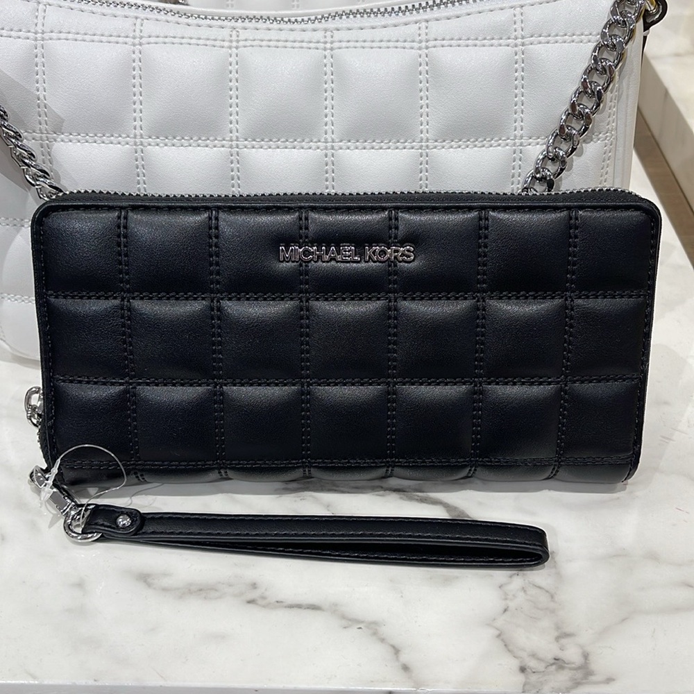 MICHAEL KORS Continental Wristlet Phone Case Wallet
Black
NWT - Picture 1 of 16